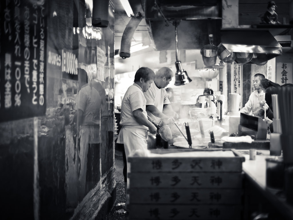 Cooking Steam Mashine in Kabukichō 歌舞伎町 