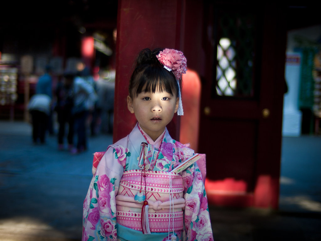 That Jakuta Girl at the Hakone Shrine